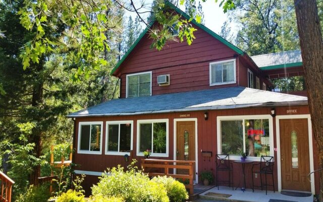 Yosemite Riverside Inn