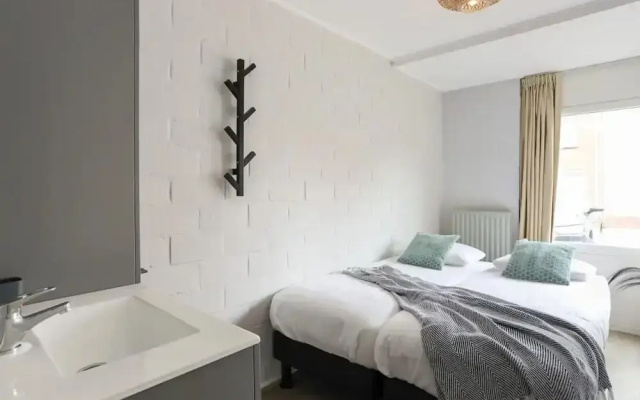 Modern Stay Near the Beach