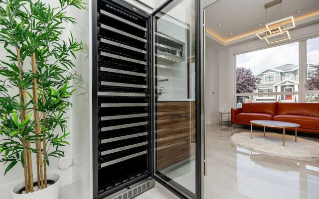 Centrally-located Luxury Home With Views Cinema