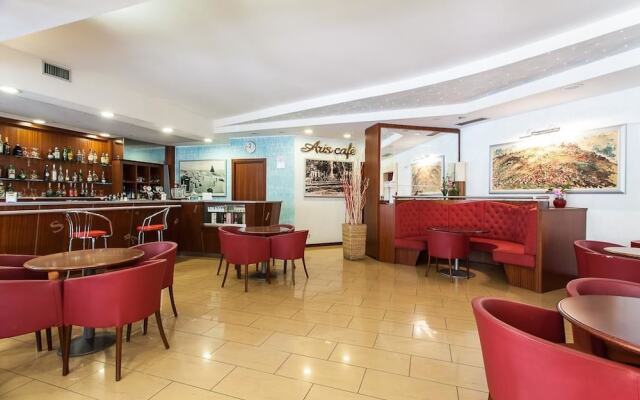 Hotel Aris