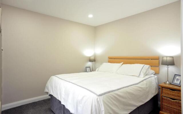 Apartment 10, SOUTH PIER, 13-14 Kerr Street,