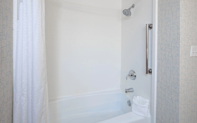 Holiday Inn Express Hotel & Suites Oakland-Airport by IHG