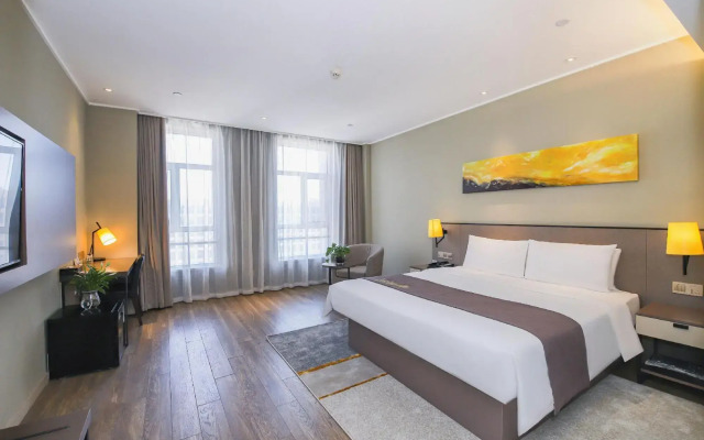 Homeinn Plus(Huhehaote Wendu City Plaza Branch)