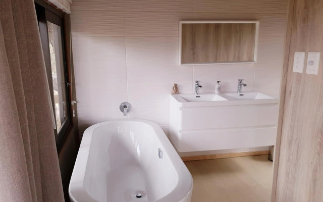 Kingfisher Creek Safari Lodge