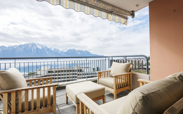 Spacious Panoramic Penthouse in Montreux