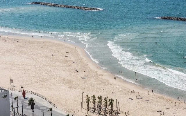 Full Sea View on The Beach With Balcony