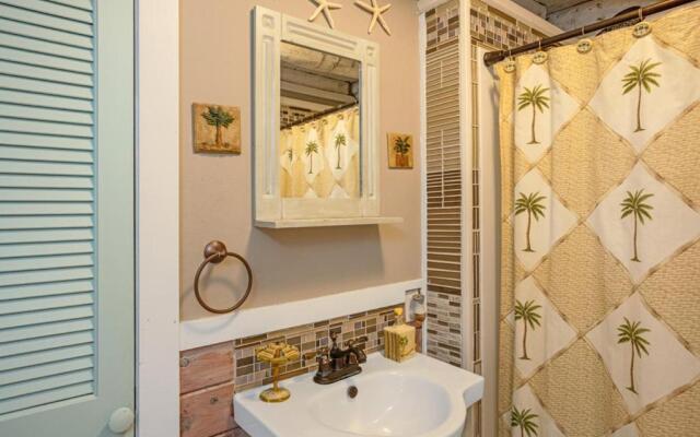 Blue Heaven by Oak Island Accommodations