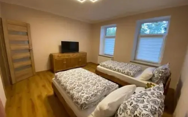 Schöne 2 Zimmerwohnung, neu saniert, hell, stilvoll