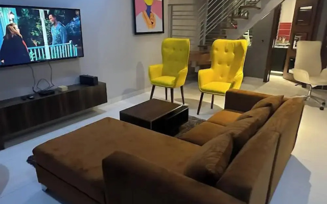 House 8 Apartment