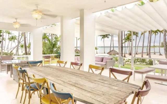 Apt w Beach Front Beach Access at Nueva Romana