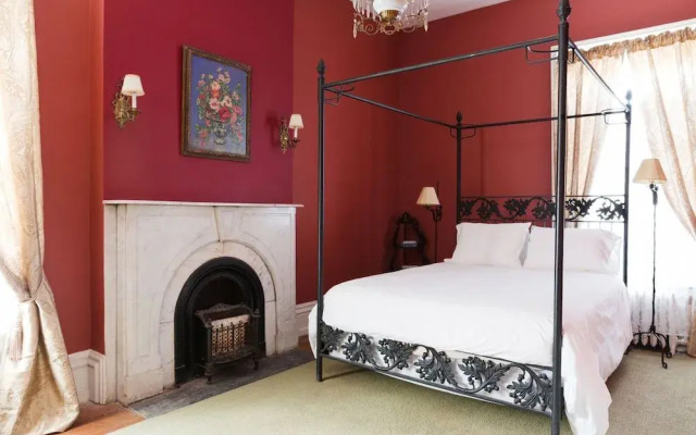 Ragland Mansion Bed & Breakfast