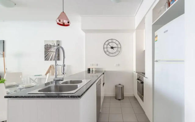 Premium 2BR CBD Apartment With River View Balcony