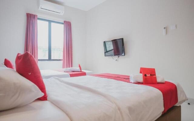 RedDoorz Plus near Ferry Terminal Batam Center