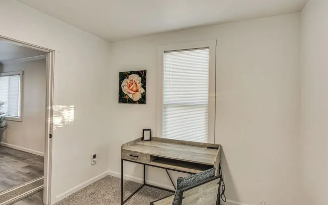 4 Mi to Several Museums: Quaint Tacoma Home