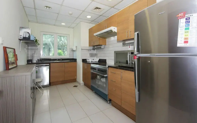 Signature Holiday Home-Masakin Al Furjan