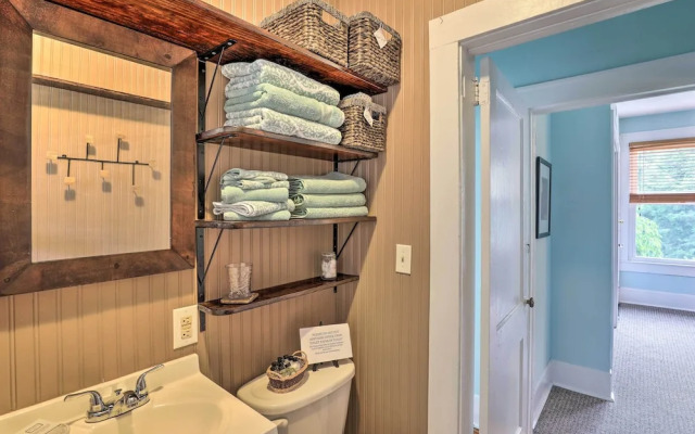 Lovely Hendersonville Retreat ~ 1 Mi to Downtown!