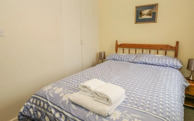 2 Park Nook Close