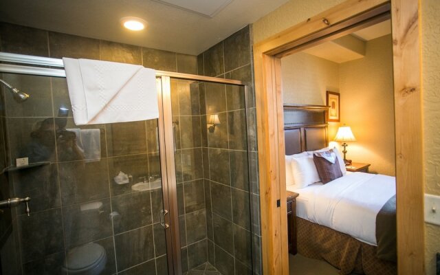 Shared Balcony Stunning Views & Steps from Slopes by RedAwning