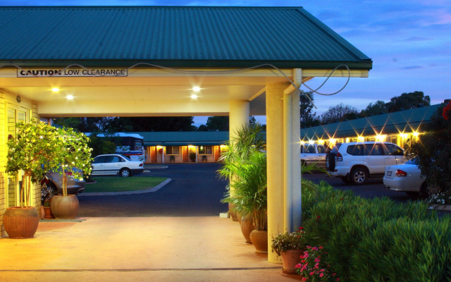 Riverland Motor Inn & River's Restaurant