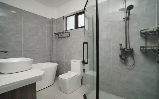 Lux Suites Platinum Oak Residency