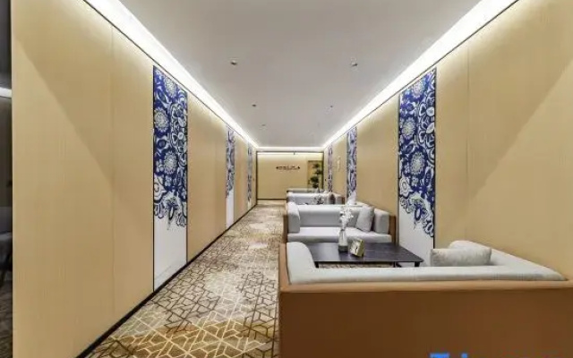 Miaohuang Royal · Cloud Realm & Wild Trace High-Altitude Scenic View Hotel