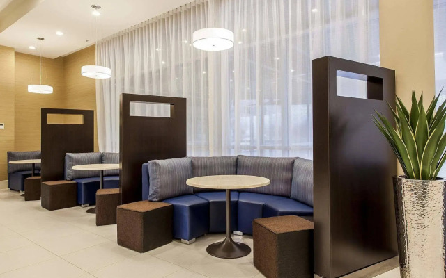 Courtyard by Marriott Montreal West Island/Baie D'Urfe