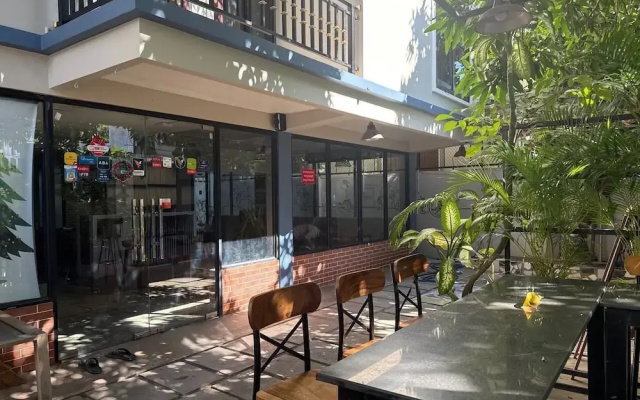 Amora De Cafe & Guest House