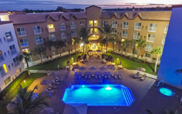 Holiday Inn Express & Suites Naples Downtown - 5th Avenue by IHG