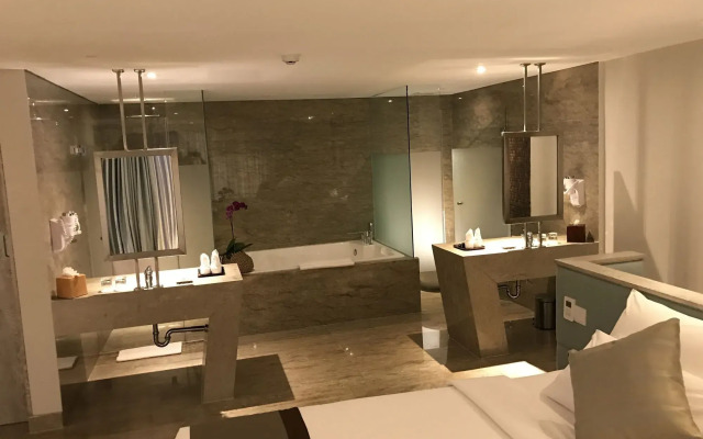 Daun Bali Seminyak Hotel