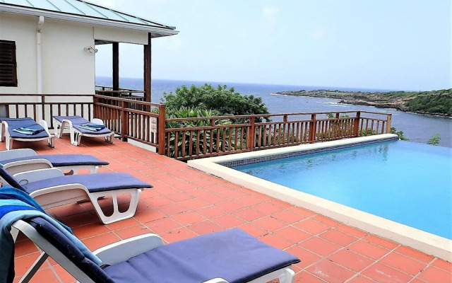 Two Bays Beach Villa Apartment and Studios