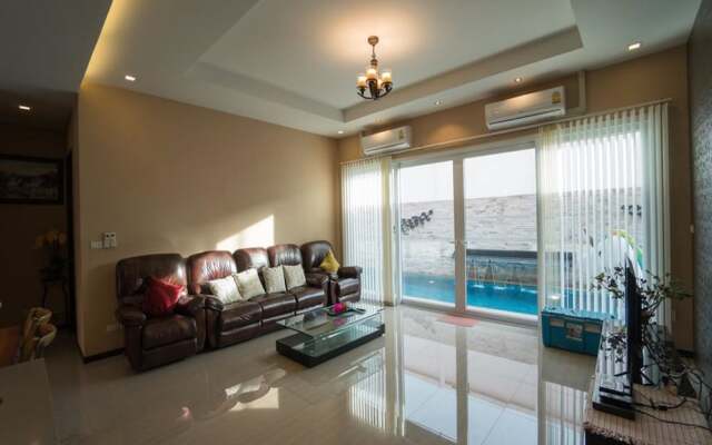 The Ville Jomtien Pool Villa By Larsen