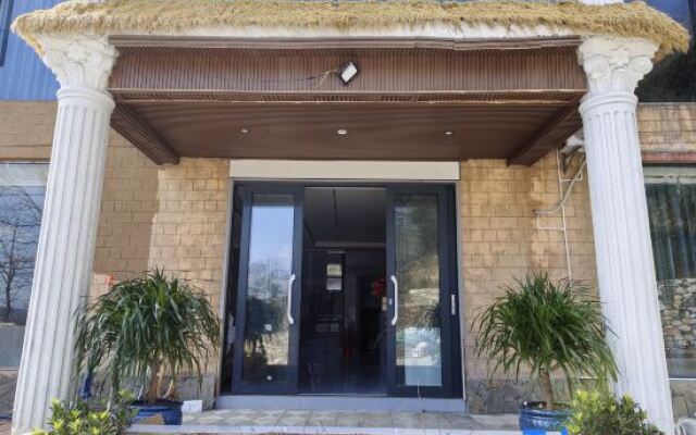 Yuan Yang Yin Xin · Valley Resort and Viewing Homestay for Mountain and Stream Tracing