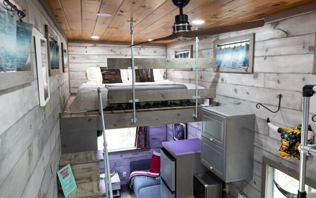 Stunning Modern Tiny Home W/grill