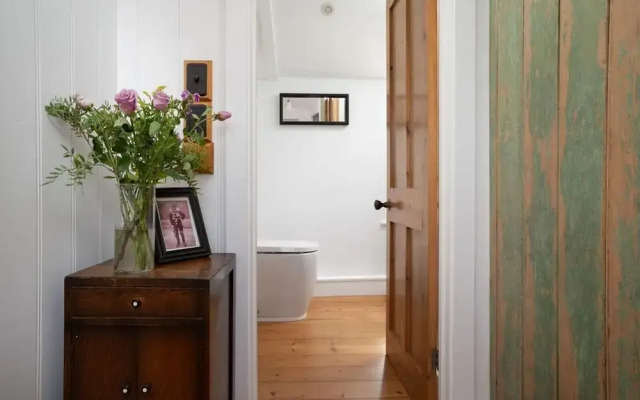 Seaview-2br-sleeps5-cottage-fastwifi-woodburner