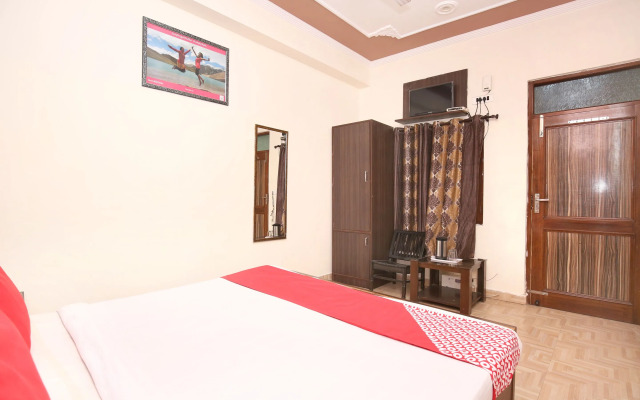 OYO 4738 Hotel Re-Birth