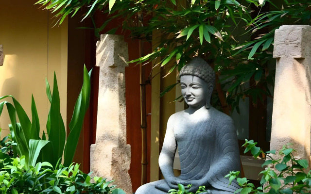 Hanu Reddy Residences Poes Garden