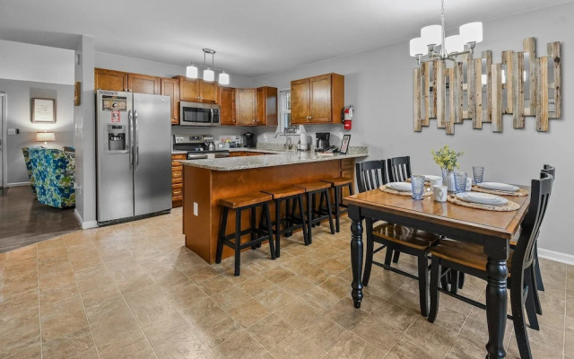 Rotties' 2 Bedroom Home by RedAwning