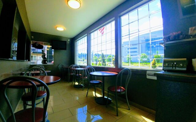 University Inn & Suites