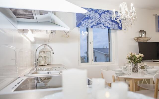 Crystal Suites 1