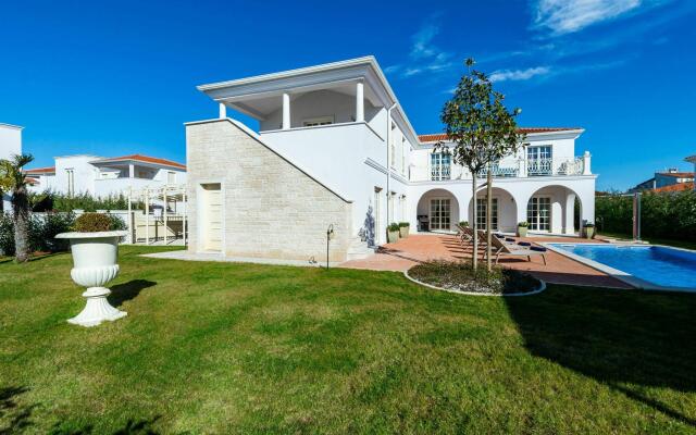 Posh Villa in Vabriga with High-End Kitchen & Pool