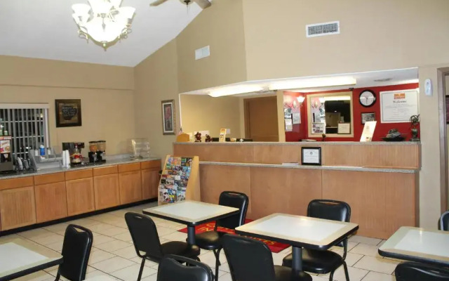 Continental Inn & Suites Nacogdoches TX / SFA  University/Downtown