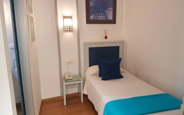 Hotel y Apartamentos Doña Lola