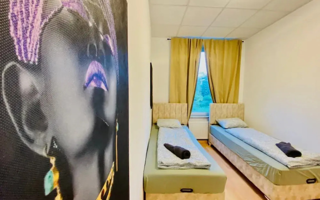 Rooms in Cozy 4BR Shared Apt Central
