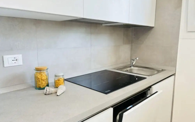 Comfy Apartment With Terrace by Beahostrentals