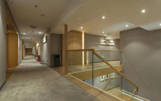 Bai Yun Qing She Boutique