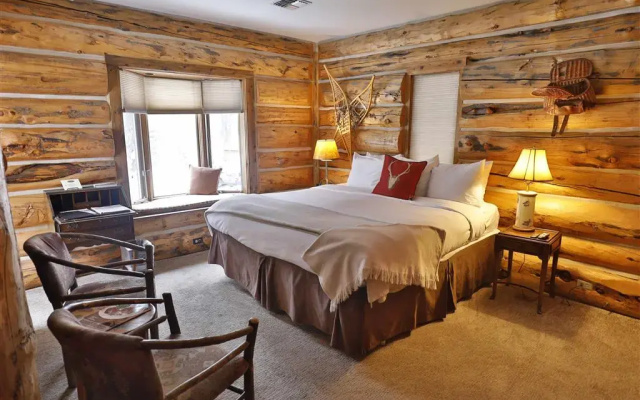 Bentwood Inn