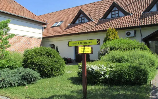 Józsi Bácsi Vendéglője és Szállodája