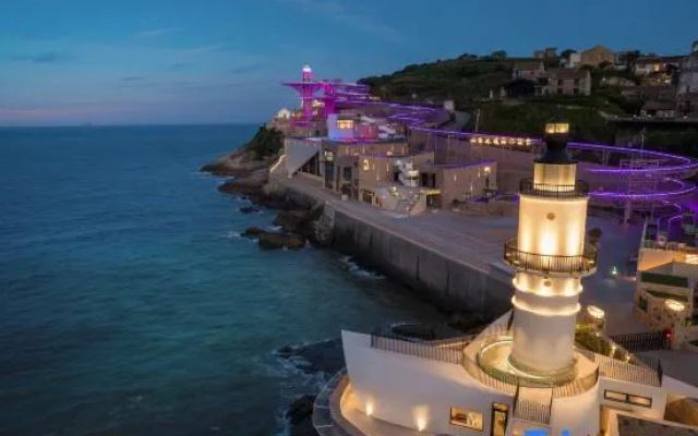Wenling Shitang Mountain and Sea Retreat Wenquan Vacation Apartment (Jinshatan) — 5-star hotel in Taizhou