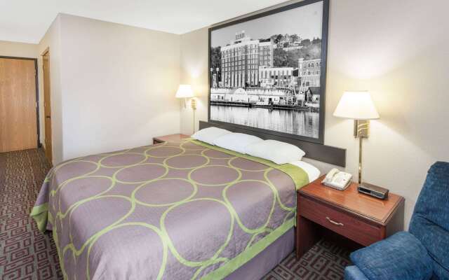 Super 8 by Wyndham Muscatine