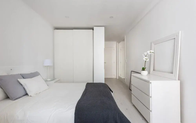 Light-Filled Apt, w/ Free Pick-Up By TimeCooler